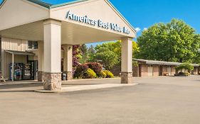 Americas Best Value Inn Lodge on The Green